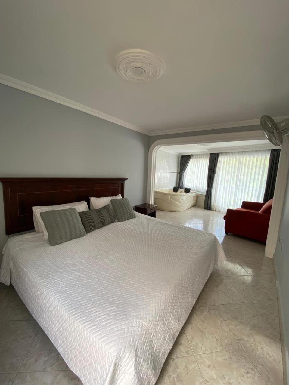 Hotel Juan De La Vega à La Vega  Extérieur photo